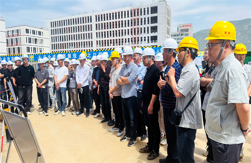 2025年4月17日，由莆田市涵江区住房和城乡建设局主办、尊龙凯时三建承办的钢筋安装工程质量防控现场交流会在联东U谷·涵江海峡智造产业谷一期成功召开。